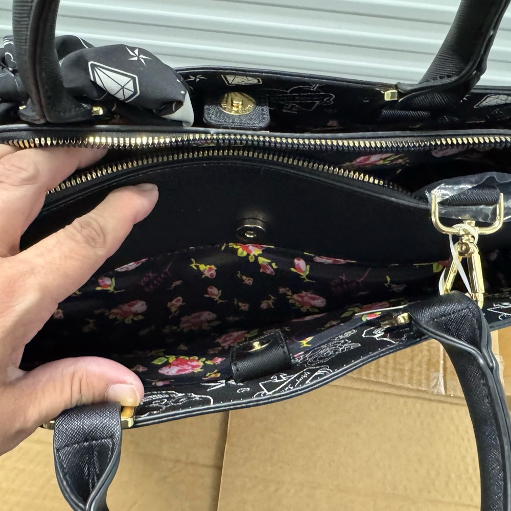 Betsey Johnson NWOT Black Skull Tote - Picture 3 of 5